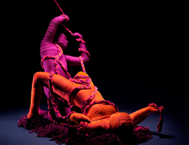 benetton-yatzer-lana-sutra-erik-ravelo-wool-sculpture